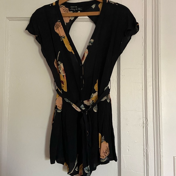 Floral Print Open Back Romper - Picture 2 of 5